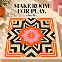 The Lucky Tiles Tapis de Mahjong Américain, Nappe Carrée Orange Rose à Motif Géométrique pour Soirée Jeu, Accessoire de Table au Design Unique