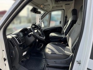 Autocaravana Blanca 4x4 Todoterreno, con Aire Acondicionado, Construcción de Acero, Un Dormitorio, Horno, Diseño de Lujo, para 4-6 Personas, Euro 5 - Product Image 4