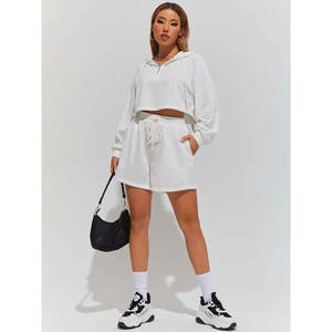 Ensemble de survêtement décontracté ajusté pour femmes, couleur unie, sweat à capuche et short, tenue deux pièces, vente en gros, logo personnalisé, ensemble court - Product Image 5