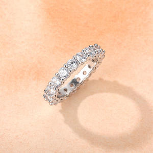 Bague d'éternité Jeulia en argent sterling plaqué rhodium avec moissanite ronde pour femme - Product Image 6