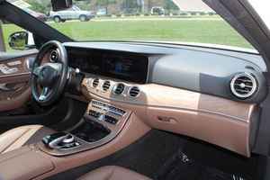 Nuevo Mercedes-Benz E350 AMG Turbo 2022 Blanco con Cámara Trasera 360, Capacidad de Carga 31-40T, Emisión Diésel/GAS, Automático - Product Image 3