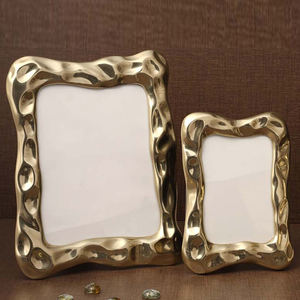 Marco de Fotos Metálico Adecuado para Exhibir Recuerdos Preciados con un Diseño Decorativo Artesanal, Duradero y Elegante - Product Image 6