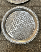 Plaque en métal de décoration marocaine ronde traditionnelle de haute qualité en argent doré antique fait à la main plateau de service de nourriture marocaine