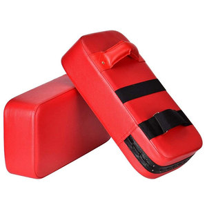 Pads thaïlandais MMA en matériau durable, couleur rouge, pour la boxe et l'entraînement. - Product Image 1