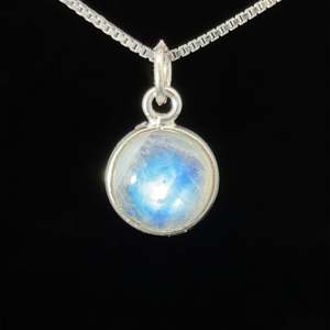 จี้มูนสโตนที่เรียบง่ายและแสนอร่อย - Product Image 1