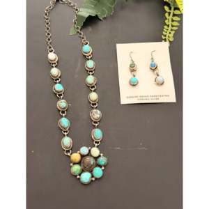 Ensemble de colliers Ella Peters en turquoise mélangée et argent sterling avec motif floral pour cadeau - Product Image 2