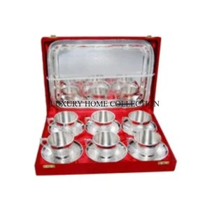 Tasses et soucoupes en laiton durable avec finition de haute qualité adaptées aux collections de service de thé et de café de luxe - Product Image 4
