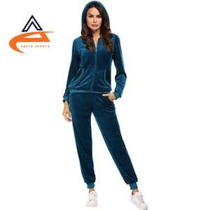 Survêtement en velours confortable pour femme Vêtements de sport d'hiver écologiques pour la salle de sport - Product Image 4