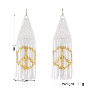 Boucles d'oreilles chandelier en perles de signe de paix anti-guerre de style bohème pour femmes avec placage à l'or pour les anniversaires - Product Image 6