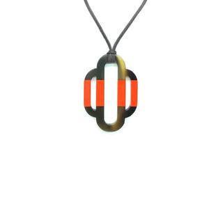 Collier pendentif de style chrétien religieux en corne de buffle Offre Spéciale et diamant pour les fêtes - Product Image 1