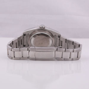 Montre-bracelet analogique en acier inoxydable de luxe et élégante avec cadran en verre vert et lunette glacée style diamant moissanite - Product Image 2