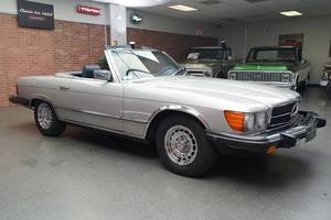 Mercedes-Benz 380SL Convertible de 1981, Años 80, Plateado, 2 Asientos, Interior de Cuero, Transmisión Automática, Neumáticos R15 - Product Image 3