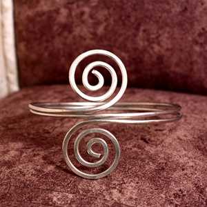 Venta al por mayor de la moda de las mujeres Metallic Punk Silver Spiral Cuff Bracelet Diamond Encrusted Metal Alloy Mirror Finish Arm Bangle - Product Image 5