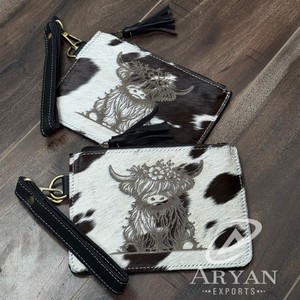 Nouvelle arrivée Hair-On pochette bracelet en cuir de vachette avec pochette gravée au Laser Floral Highland Cow avec pompon et sangle détachable - Product Image 1