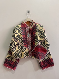 เสื้อแจ็คเก็ตผ้าฝ้ายสไตล์โบโฮแบบควิลท์ลายคันธา ทำมือ ย้อนยุคสไตล์อินเดีย แบบกลับด้านได้ - Product Image 2