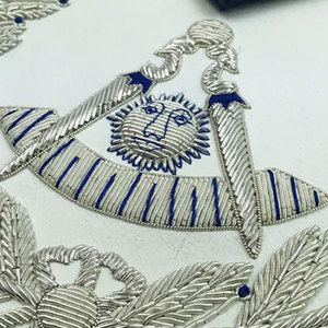 ผ้ากันเปื้อนเครื่องราชกกุธภัณฑ์แบบปักลายสำหรับช่างก่ออิฐผ้าคุณภาพสูง - Product Image 5