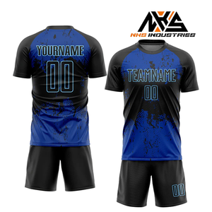 Uniformes de football personnalisés de haute qualité en polyester respirant avec sublimation noire et royale - Product Image 1