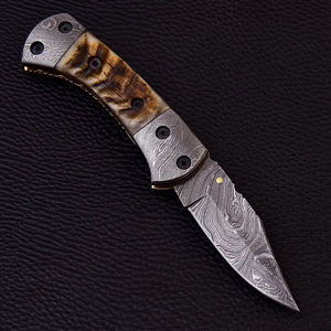 Navaja Plegable Hecha a Mano de Acero de Damasco con Mango de Cuerno de Cabra y Funda de Cuero para Uso en Exteriores - Product Image 5