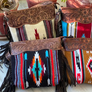 กระเป๋าคลัทช์หนังแท้แบบคล้องข้อมือ, กระเป๋าหนังแท้สะพายข้างอเนกประสงค์สำหรับงานแกะสลักความจุมาก - Product Image 1