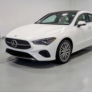 CLA 250 AWD 4MATIC Coupé 2024 Seminuevo Certificado, Volante a la Izquierda, Asientos de Cuero, Neumáticos R17, Interior Claro - Product Image 1