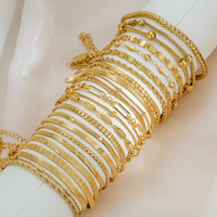 Bracelet de style classique moderne, couleur unie, avec breloque lettre, acier inoxydable 304, bijoux de mode pour femmes, vente en gros