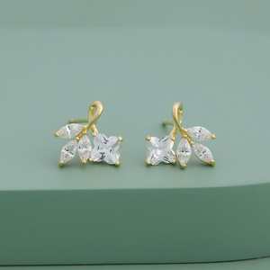 Boucles d'oreilles pendantes en cuivre et moissanite faites à la main - Tendance et durables - Product Image 1