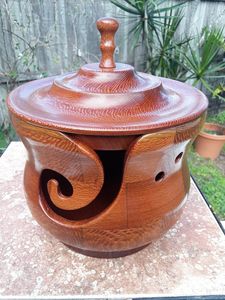 Cuenco de hilo de madera de mesa, soporte de almacenamiento de hilo de alta calidad, color caramelo brillante, forma pequeña, tejido redondeado y cuenco de hilo de ganchillo - Product Image 4