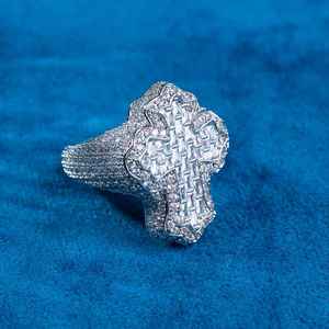 Bague en moissanite glacée tendance SPARKS VISTA |   Argent sterling 925, alternative au diamant VVS pour bijoux hip-hop certifiés - Product Image 2