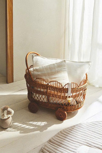 Carrito de ratán festoneado Carrito de mimbre tejido con acabado festoneado. - Product Image 5