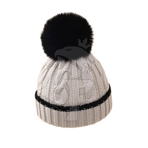 Bonnets en fourrure de qualité supérieure fabriqués pour un maximum de confort et de chaleur avec une texture pelucheuse Matériau durable et look tendance - Product Image 1