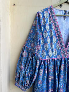 Robe Maxi Boho en Coton Imprimé Floral Mélange de Couleurs Col en V Tenue Décontractée avec Techniques Brodées Matériau 100% Coton - Product Image 4