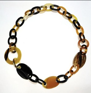 Collier classique en corne et os de buffle naturel pour femme Cadeau de mode de style animal poli - Product Image 4