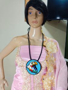 Collier médaillon fait main en perles avec motif tête d'aigle pour la mode tribale, vêtements ethniques, cadeau pour les amateurs d'artisanat, pièce unique - Product Image 5