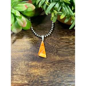 Pendentif Navajo fait main en nacre et argent sterling, incrustation sertie en forme de pavé - Product Image 1