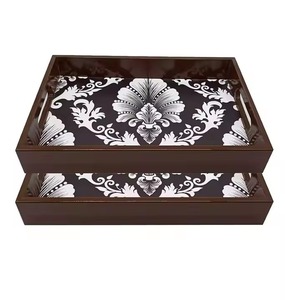 Bandeja de esmalte de madera de inspiración antigua con borde floral con un diseño atemporal y un acabado de esmalte suave - Product Image 4