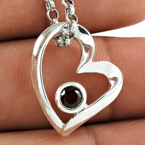 # Garnet Pendant # Heart Shape Charm 925 Sterling Silver Piedra preciosa natural Último diseño de tendencia Joyería hecha a mano Proveedores a granel