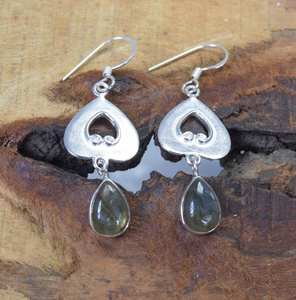 Boucles d'oreilles à crochet en argent sterling avec labradorite, pierres précieuses de lune noire faites à la main, bijoux élégants, cadeaux pour femmes - Product Image 1