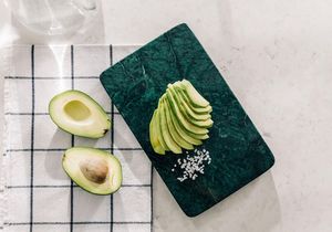 Tabla de Cortar de Mármol de Tamaño y Diseño Personalizados, Creada para Diseños de Cocina Elegantes con un Aspecto Impecable - Product Image 3