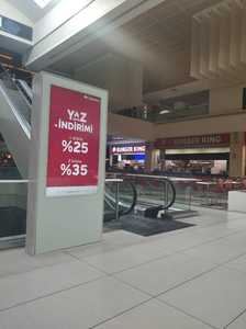 Premium Quality PARYA Indoor/Outdoor LCD Digital Billboard 2-Year Warranty Metal Glass Construction Best Turkiye for Advertising - Product Image 5