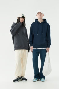 Cómoda Sudadera con capucha informal para parejas Diseño de Sudadera con capucha de alta calidad Chaqueta versátil con estampado informal y simple Sudaderas con capucha sueltas - Product Image 2