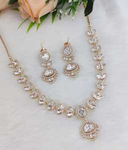 Conjunto de collar de moissanita de alta calidad Conjunto de collar de desgaste mínimo Perfecto para ropa occidental y étnica Regalo ideal para su ropa de fiesta - Product Image 1