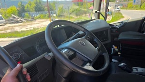 รถบรรทุกหัวลาก Volvo FH 460 ปี 2017 มือสอง เกียร์อัตโนมัติ ดีเซล พวงมาลัยซ้าย ขับเคลื่อน 4x2 เบาะนั่งระบบลม ระบบกันสะเทือนแบบลม มาตรฐานไอเสียยูโร 6 - Product Image 4