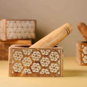 Mortero y Maja de Madera de Fabricante Confiable para Moler Hierbas y Mezclar Especias, Utilizado por Cocineros Caseros y Profesionales - Product Image 2