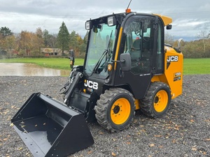 Chargeuse compacte sur pneus JCB 155 avec moteur Kohler, haute performance de levage pour la construction et l'agriculture - Product Image 1