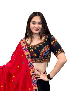 Elegante ropa de fiesta tradicional con tela de satén relajante con forro completo Dupatta estampado y encaje bordado de seda - Product Image 1