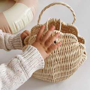 Meilleur choix en gros : Sac pochette pour enfants en rotin et coquillage, petits sacs en osier tressé à la main pour enfants - Product Image 4