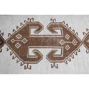 Alfombra Turca de 2.7x11.5 pies, Alfombra Vintage, Alfombra Floral Marrón y Blanca - Product Image 4