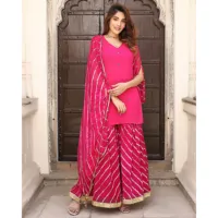 Ensemble Sharara rose en pur chiffon pour femme avec broderies Leheriya et dupatta