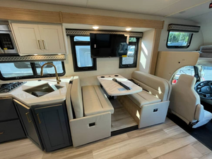 Autocaravanas Everyday Comfort T H O R QUANTUM LF31, Construcción de Aluminio y Acero para 4-6 Personas, Increíbles para Viajes de Aventura por Carretera - Product Image 4