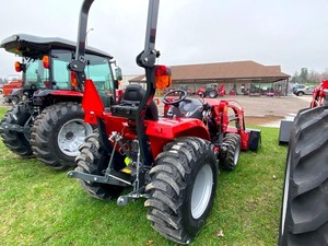 Tractor agrícola Massey Ferguson 1840E bastante usado y nuevo 2024 con cargador frontal a la venta - Product Image 4